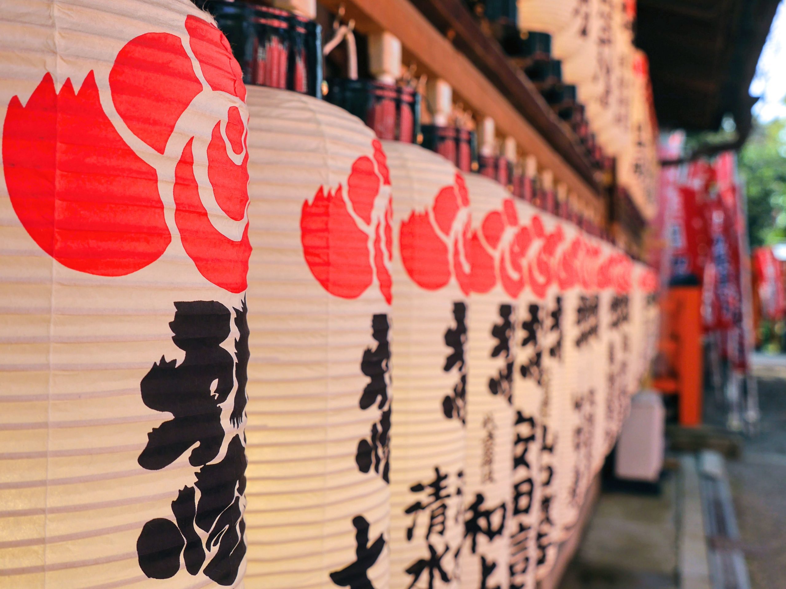 Lanterns lined up at Sumiyoshi Taisha in Osaka