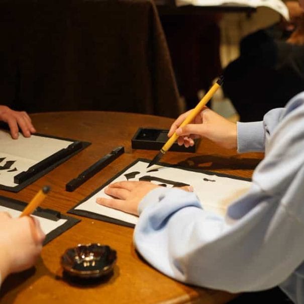 DB87ACB2-1775-43B5-9701-3E24F9A86830